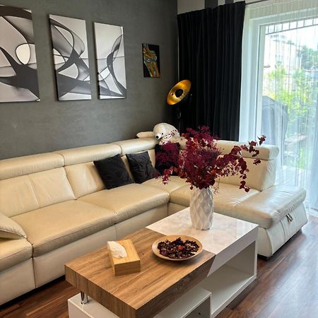 Krejcarek Garden Apartment Прага Экстерьер фото
